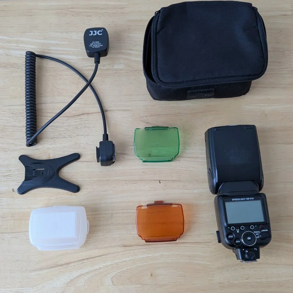 Nikon SB-910 Speedlight Flash Kit + Accessories